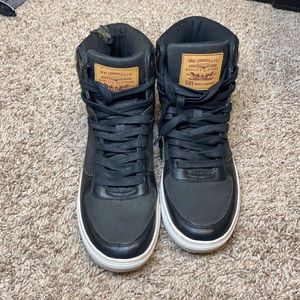 Levi men’s high top sneakers size 7.5